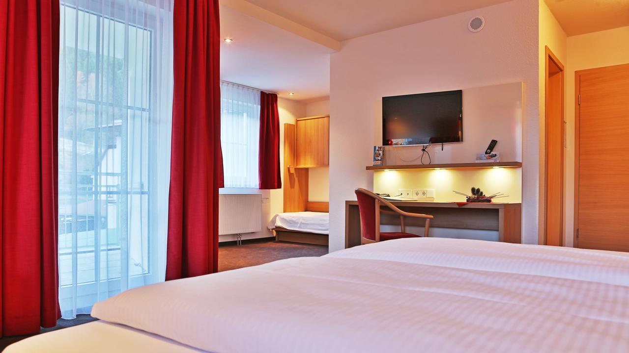 Hotel Roessle Berneck Altensteig Extérieur photo